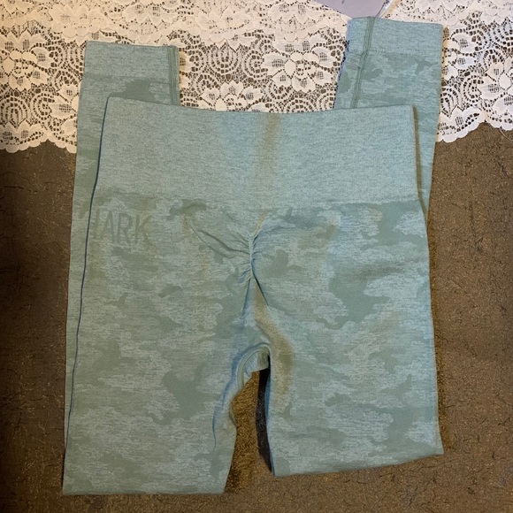 Gymshark Camo Seamless Leggings - Picture 5 of 10